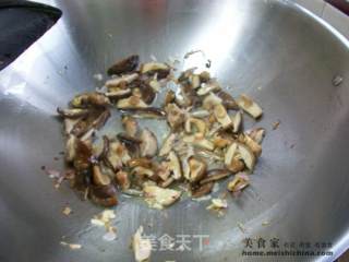 家常菜肴@@好吃不腻的香菇烧鸡块的做法步骤：3