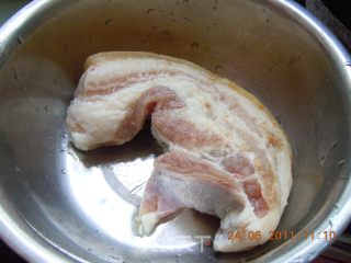 粉蒸肉的做法步骤：1