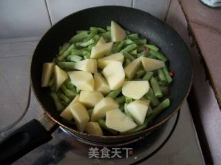 土豆烧四季豆的做法步骤：4