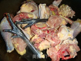 原汁原味的土鸡汤的做法步骤：3