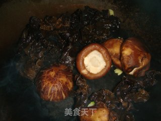 香菇木耳炒菜心的做法步骤：5