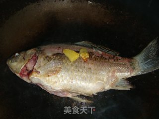 鲫鱼煮山药的做法步骤：3