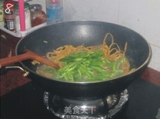 尖椒炒豆皮丝的做法步骤：8