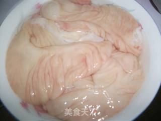 客家酸菜炒大肠的做法步骤：3