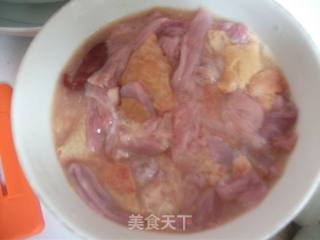 鱼肠煎蛋盖饭的做法步骤：4