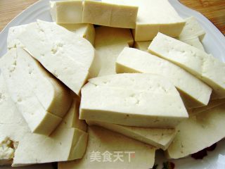 蚝油扒豆腐的做法步骤：1