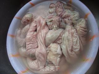 舅妈的私房菜---咸菜血糯肠的做法步骤：1