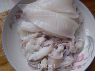 【粤菜】白灼鱿鱼的做法步骤：3