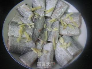 咸肉蒸带鱼的做法步骤：2