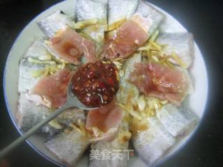 咸肉蒸带鱼的做法步骤：5