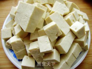 豆腐烧油菜的做法步骤：1