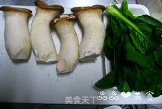 【粤菜】蚝油烧素鲍的做法步骤：1