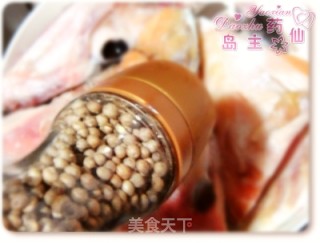 【八大菜系之粤菜】惹味姜葱煎焗三文鱼头的做法步骤：2
