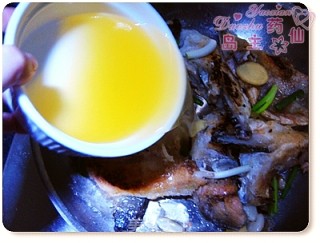 【八大菜系之粤菜】惹味姜葱煎焗三文鱼头的做法步骤：6