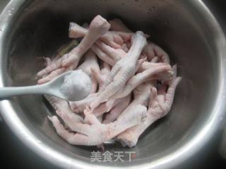 卤凤爪的做法步骤：1