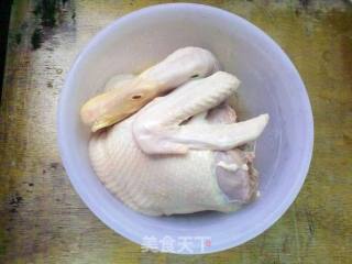 【粤菜】三杯鸭的做法步骤：1