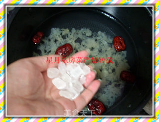 【星月厨房】炎炎夏日自制银耳汤的做法步骤：4