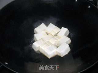 【粤菜】腊肉粒炒豆腐的做法步骤：2
