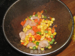 【粤菜】菠萝鸡炒饭的做法步骤：3