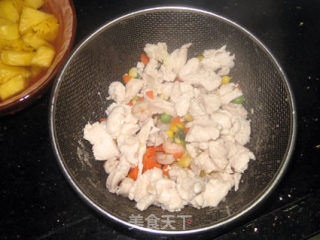 【粤菜】菠萝鸡炒饭的做法步骤：6