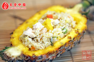 【粤菜】菠萝鸡炒饭的做法步骤：11