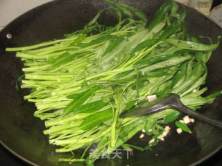 【粤菜】椒丝腐乳炒通菜的做法步骤：3