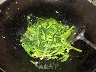 【粤菜】椒丝腐乳炒通菜的做法步骤：4