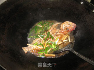 【粤菜】红烧大眼鸡鱼的做法步骤：4