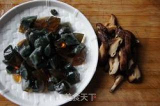皮蛋海鲜粥的做法步骤：2
