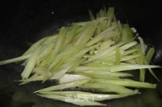 芹菜炒栗子的做法步骤：7
