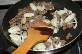 葱爆牛肉的做法步骤：6