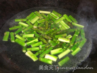 【粤菜】腊鸭炒芦笋的做法步骤：2