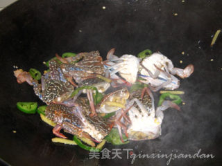 【粤菜】姜葱焗花蟹的做法步骤：4