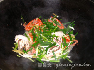 【粤菜】姜葱焗花蟹的做法步骤：5