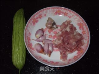 【粤菜】梅香瓤苦瓜的做法步骤：1