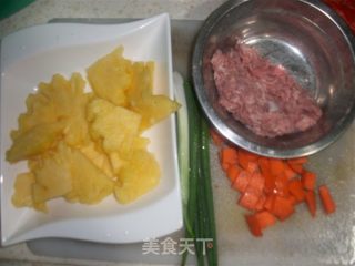 菠萝炒肉片的做法步骤：1