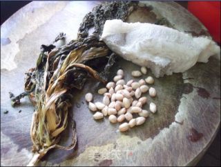 【粤菜】白菜干花生汤的做法步骤：1