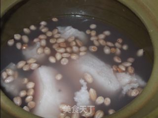 【粤菜】白菜干花生汤的做法步骤：3