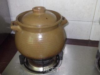 【粤菜】白菜干花生汤的做法步骤：5