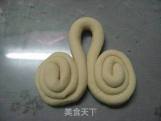 奶香蝴蝶卷的做法步骤：3