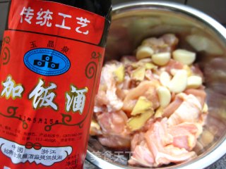 【闽菜】—台湾三杯鸡的做法步骤：1
