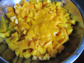 甜甜的芒果鸡肉——上午跟朋友去溜冰，中午做个好菜补充能量的做法步骤：2