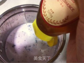 杨梅冻奶&杨梅牛乳汁的做法步骤：2