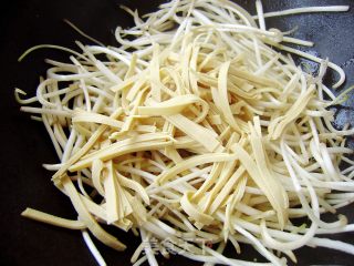 绿豆芽炒干丝的做法步骤：6