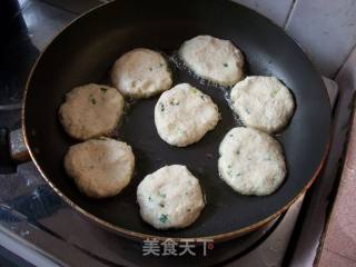 葱香椒盐豆渣饼的做法步骤：5