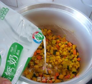 电饭锅版芝士香浓南瓜汤的做法步骤：2