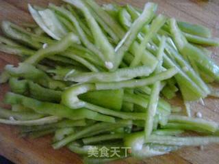 尖椒肉丝的做法步骤：2