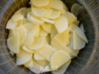 土豆炒肉片的做法步骤：2