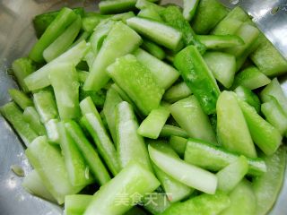 黄瓜拌凉粉的做法步骤：2