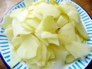 番茄尖椒土豆片的做法步骤：1